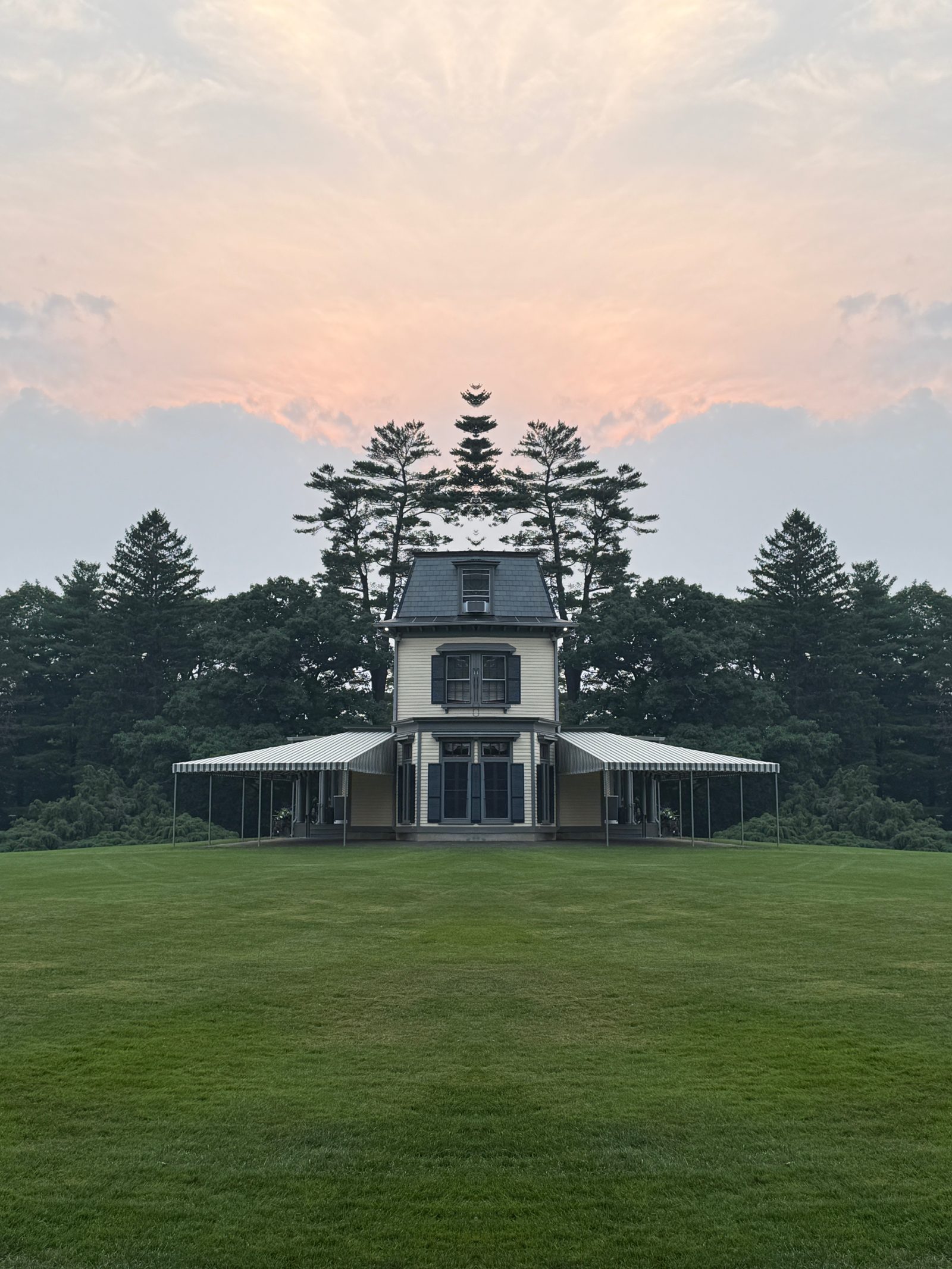 The same photo mirrored by REFRAXA into a symmetric temple-like building